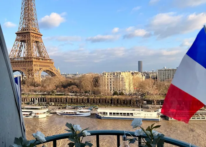 Face A La Tour Eiffel *