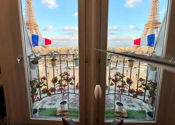 Face A La Tour Eiffel Daire